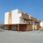 2 Bedroom Stunning In 아파트 닌