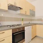 아파트 2 Bedroom Stunning In 닌