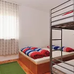 2 Bedroom Stunning In 아파트 닌