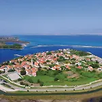 2 Bedroom Stunning In *