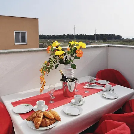 Apartament 2 Bedroom Stunning In