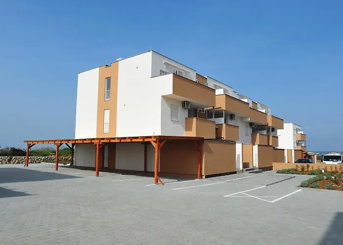 2 Bedroom Stunning In 아파트 닌