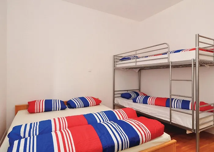 2 Bedroom Stunning In * 닌