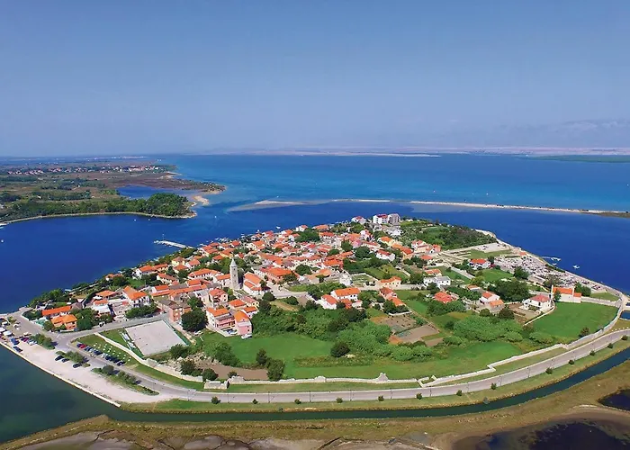 2 Bedroom Stunning In *