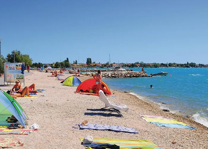 아파트 2 Bedroom Stunning In 닌