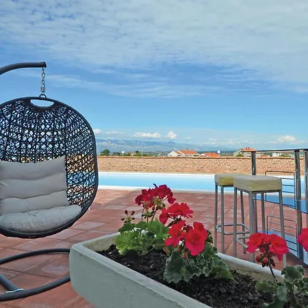 2 Bedroom Stunning In Апартаменты Нин