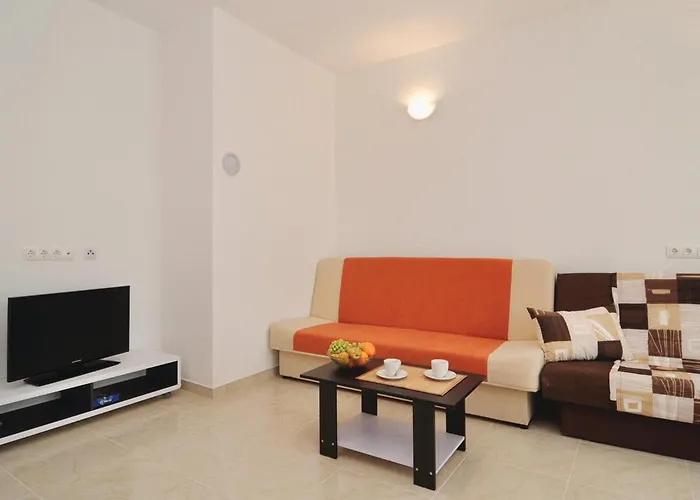 2 Bedroom Stunning In Апартаменты Нин