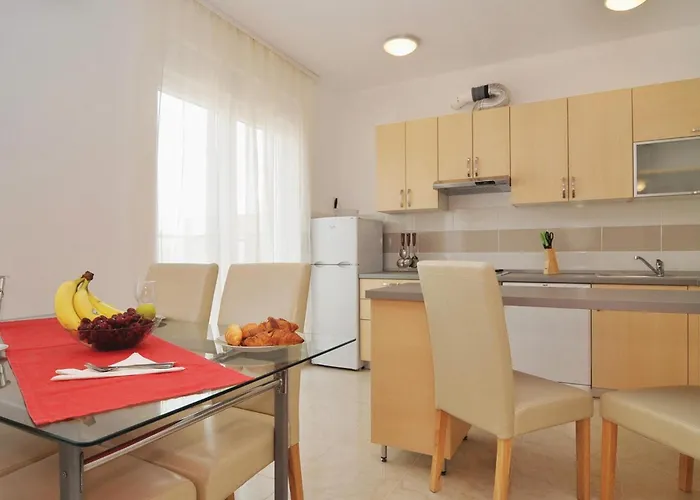 2 Bedroom Stunning In Нин